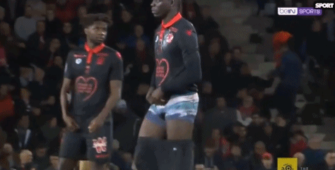 沃尔特马德：在英超踢球对我帮助很大；刚到纽卡时确实有压力（沃尔特马德：英超经历助益匪浅，初到纽卡压力不小）