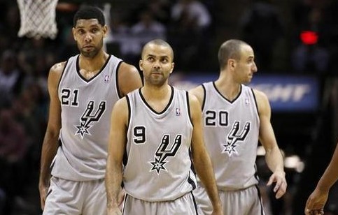 诺伊尔：孔帕尼有很多值得称道的优点；我现在只专注于俱乐部（诺伊尔称赞孔帕尼优点颇多；目前仅专注于俱乐部）