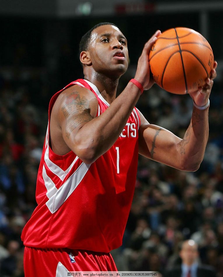 尤文2-0帕福斯，戴维破门+失良机，麦肯尼建功，伊尔迪兹助攻（尤文2-0帕福斯：麦肯尼进球，伊尔迪兹送助攻，戴维破门仍错失良机）