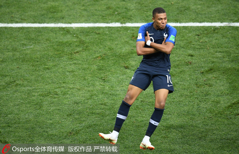 亚马尔送制胜助攻后染黄，无缘下一轮对阵布拉格斯拉维亚的欧冠