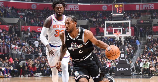 马克西半场15分，恩比德11中1，76人手握7分领先（马克西半场独取15分，恩比德11投仅1中，76人暂领先7分）